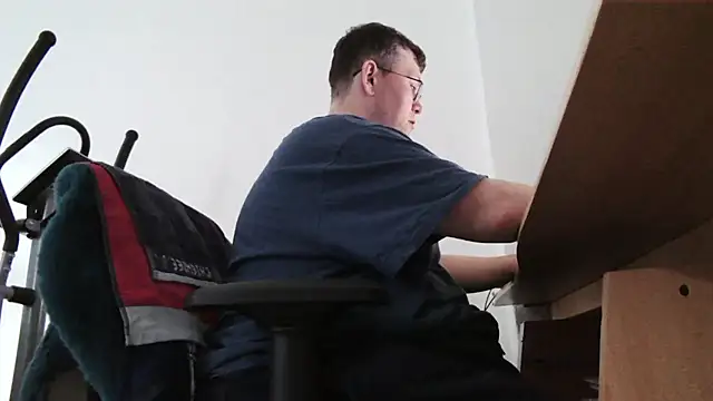 chubbysmallcockxh online show from June 17, 5:34 pm