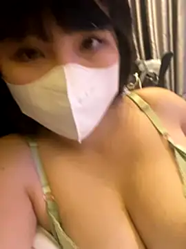 Snapshot of Onee-Chew chatting on December 14, 11:38 am Onee-Chew online show from December 14, 11:38 am