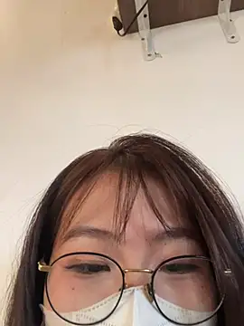 Onee-Chew online show from March 4, 9:50 am