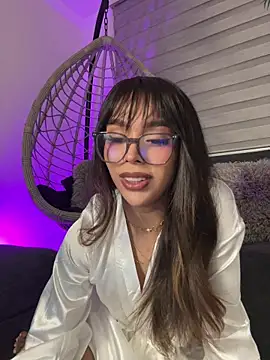 Samantha Bernardo online show from April 13, 4:27 am