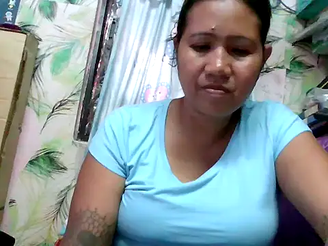 Snapshot of sweet_smile4u chatting on March 23, 6:24 am sweet smile4u online show from March 23, 6:24 am