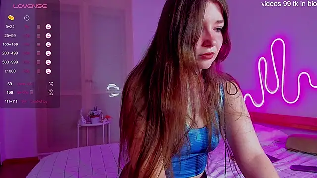 alicekaneky online show from December 3, 1:14 am