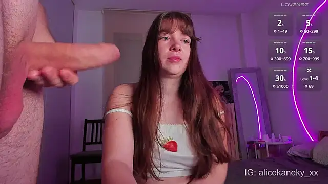 Snapshot of alicekaneky chatting on November 21, 12:42 am alicekaneky online show from November 21, 12:42 am