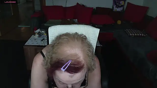 HeisseomaOriginal online show from November 9, 8:18 am