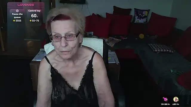 HeisseomaOriginal online show from October 15, 7:27 am