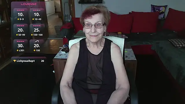 HeisseomaOriginal online show from February 6, 8:10 am