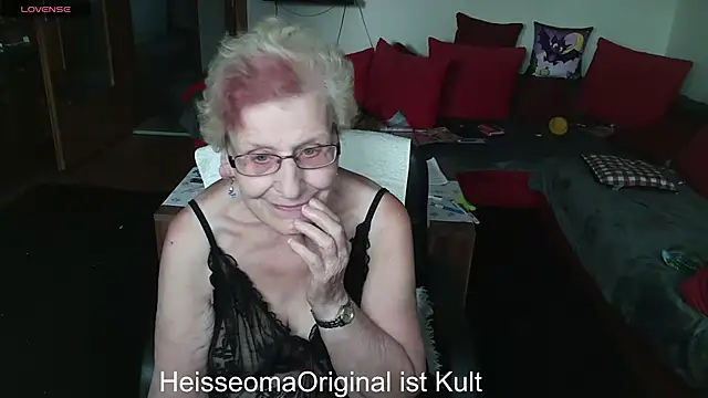 HeisseomaOriginal online show from September 17, 7:10 am