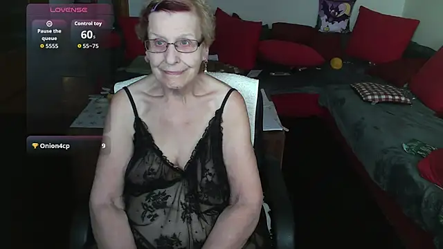 HeisseomaOriginal online show from November 5, 8:17 am