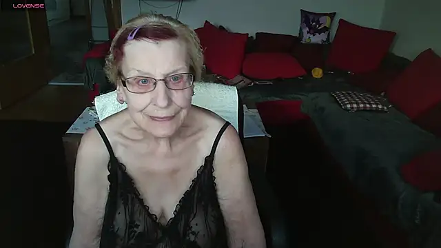 HeisseomaOriginal online show from November 17, 8:07 am