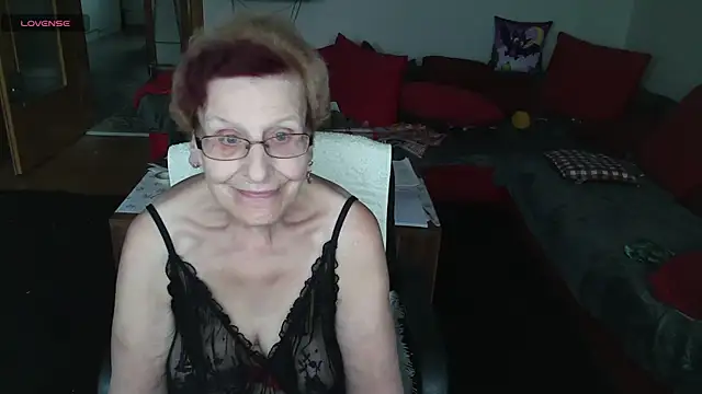 HeisseomaOriginal online show from October 26, 8:15 am