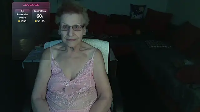 HeisseomaOriginal online show from November 28, 8:14 am