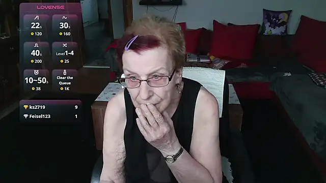 HeisseomaOriginal online show from March 15, 8:10 am