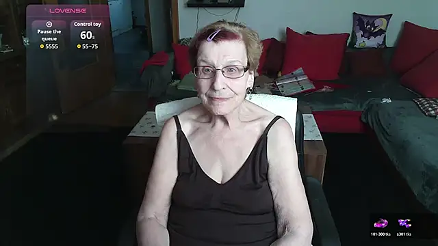 HeisseomaOriginal online show from March 12, 8:18 am