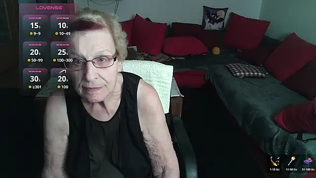 HeisseomaOriginal online show from November 19, 8:14 am