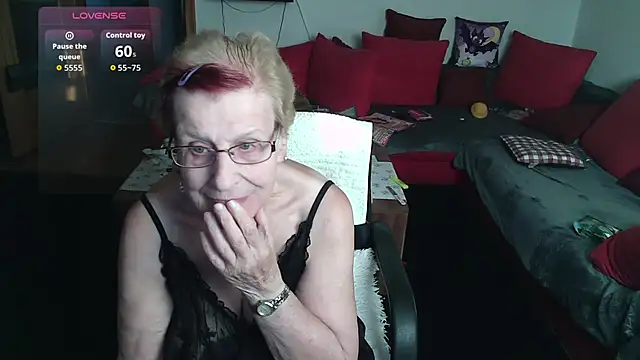 HeisseomaOriginal online show from October 2, 7:12 am