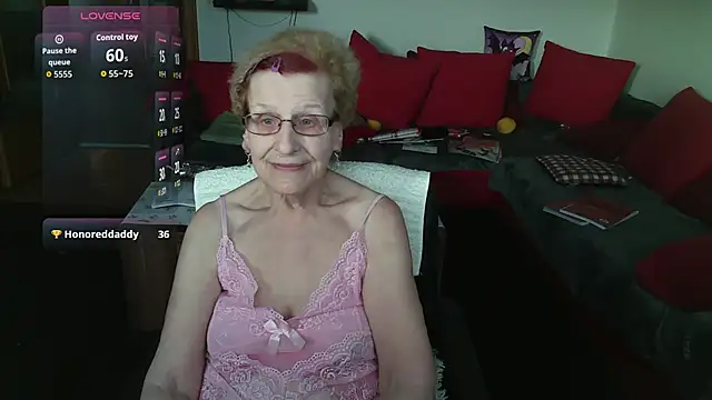 HeisseomaOriginal online show from January 7, 8:19 am