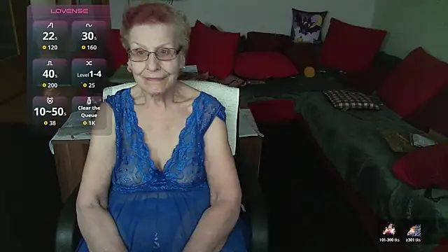 HeisseomaOriginal online show from November 27, 8:15 am