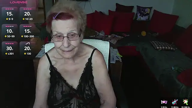 HeisseomaOriginal online show from October 6, 7:20 am