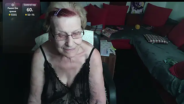 HeisseomaOriginal online show from October 9, 7:09 am