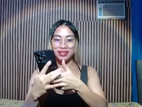 ladybigmeatXX online show from December 13, 7:25 am