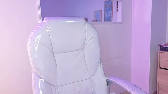 bluee hazell online show from October 28, 12:15 pm