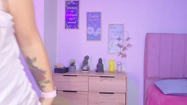 bluee hazell online show from October 23, 11:31 am