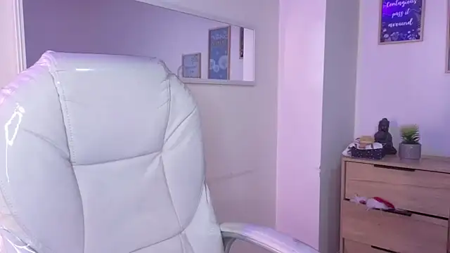 bluee hazell online show from January 15, 11:57 am