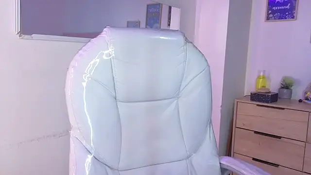 bluee hazell online show from April 10, 12:12 pm