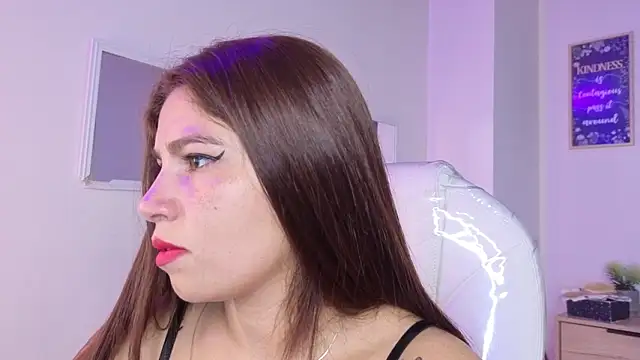 bluee hazell online show from February 14, 10:15 am