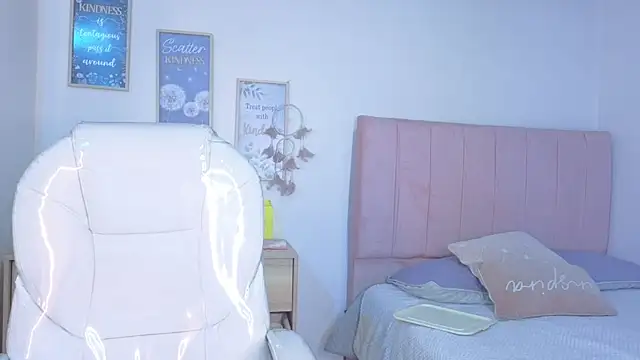 bluee hazell online show from November 21, 11:20 am