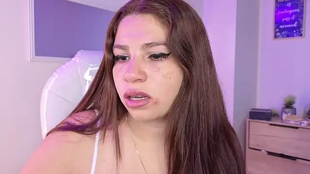 bluee hazell online show from October 26, 10:15 am