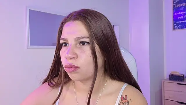 bluee hazell online show from December 5, 11:31 am