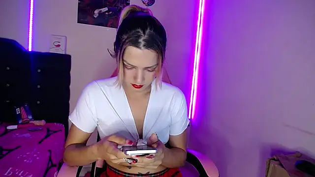 Snapshot of yuliana_19 chatting on October 18, 2:41 pm yuliana 19 online show from October 18, 2:41 pm