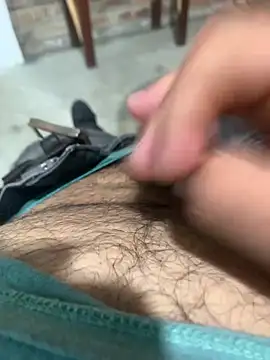 EmilianoGt online show from April 16, 3:35 pm