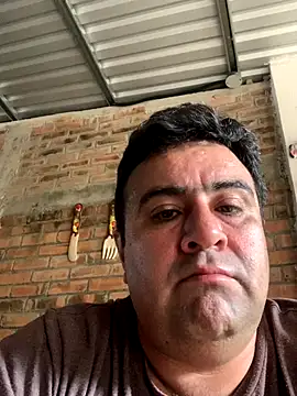 EmilianoGt online show from December 18, 4:33 pm