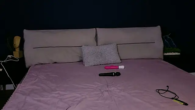 Mila Anders online show from February 8, 6:11 am