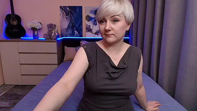 BlondPearl online show from July 28, 8:52 pm