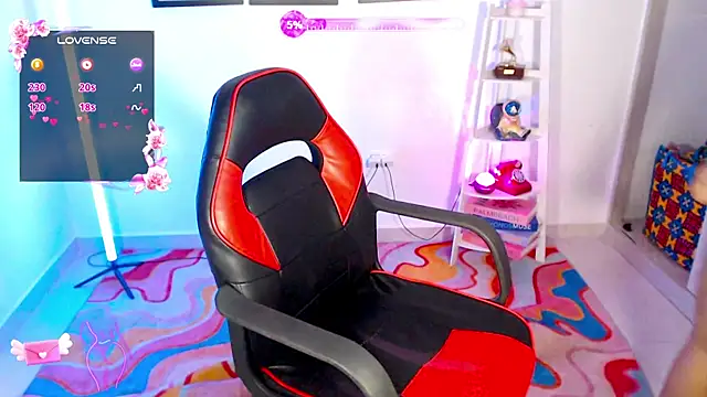 Snapshot of Aaliyahas chatting on October 9, 2:56 am Aaliyahas online show from October 9, 2:56 am