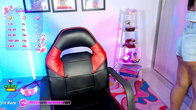 Snapshot of Aaliyahas chatting on October 19, 10:56 pm Aaliyahas online show from October 19, 10:56 pm