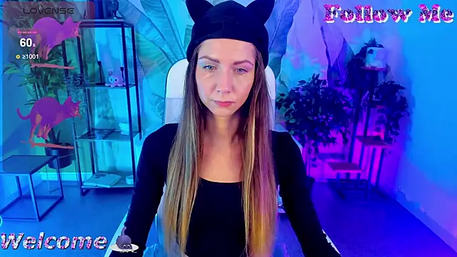 Snapshot of GrayceWild chatting on March 18, 5:23 am GrayceWild online show from March 18, 5:23 am