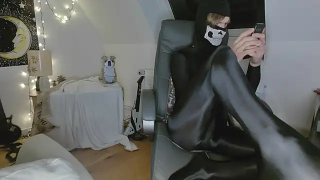 Nyl0nnickb0y online show from April 12, 7:17 pm