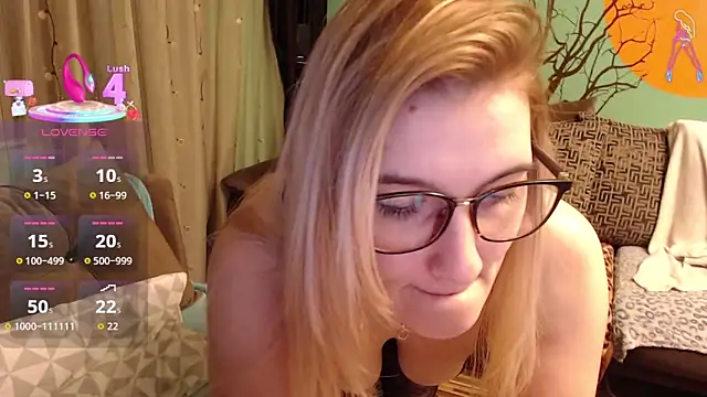 lovingfeetheels online show from March 4, 8:05 pm