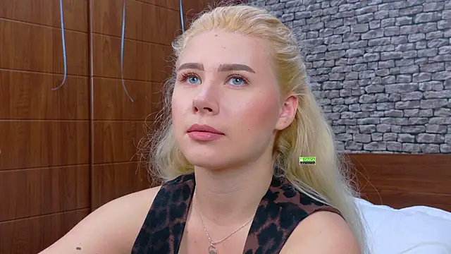 CuteBlondeMe online show from December 4, 6:51 pm