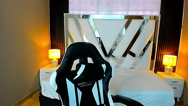 Linda4Petite online show from November 9, 1:15 pm