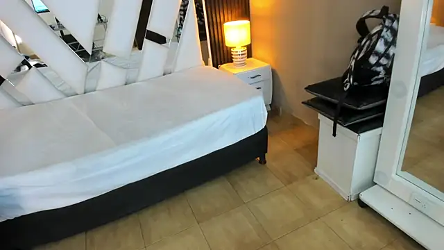 Linda4Petite online show from December 15, 6:03 pm