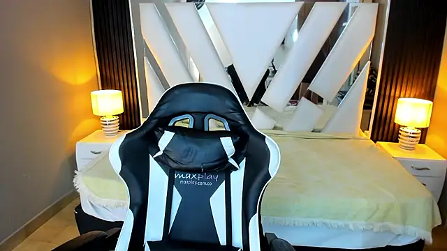 Linda4Petite online show from February 16, 6:06 pm