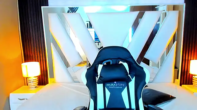 Linda4Petite online show from October 24, 6:18 pm