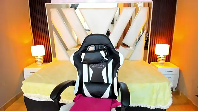 Linda4Petite online show from December 3, 6:29 pm