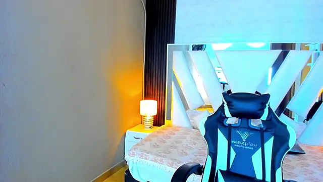 Linda4Petite online show from October 14, 6:30 pm