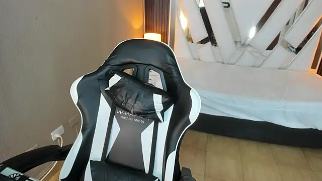 Linda4Petite online show from April 21, 6:03 pm